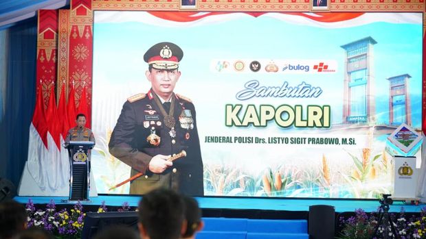 Kapolri Jenderal Listyo Sigit memimpin penanaman jagung serentak di Ogan Ilir, Sumatera Selatan, Sabtu (7/3/2026).