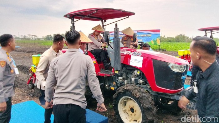 Kapolri Jenderal Listyo Sigit Prabowo lakukan penanaman serentak di Ogan Ilir