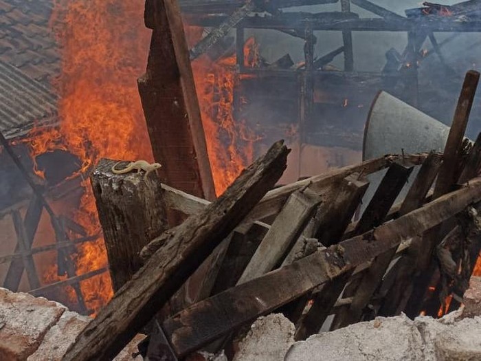 Kebakaran di Surabaya