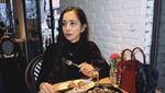 Gaya Keren Kirana Larasati saat Makan Malam di Maldives hingga China