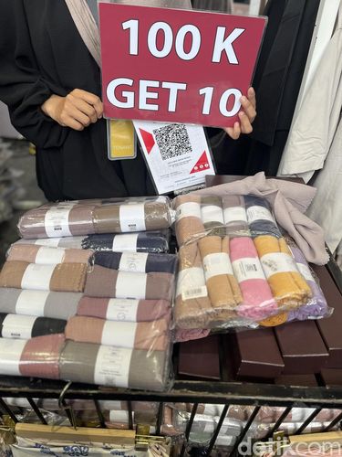 Koleksi hijab untuk Lebaran 2026 di Rendezvous Modest Market X Bank Syariah Nasional mulai dari 3-15 Maret 2026 di AEON Tanjung Barat, Jakarta.