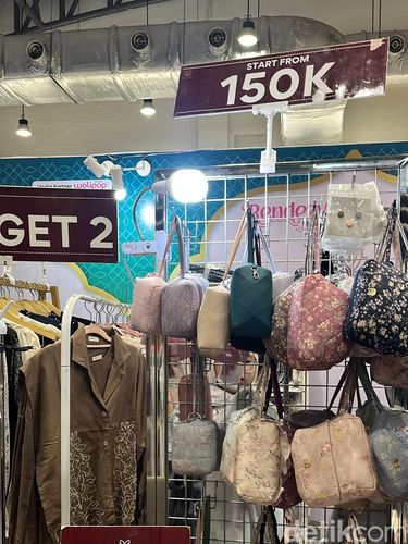 Koleksi mukena untuk Lebaran di bazar hijab dan busana muslim, Rendezvous Modest Market X Bank Syariah Nasional mulai dari 3-15 Maret 2026 di AEON Tanjung Barat, Jakarta.