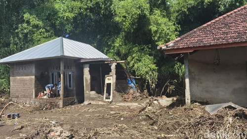 Kondisi rumah warga usai diterjang banjir bandang di Buleleng, Sabtu (7/3/2026).
