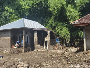 Pilu Banjir Bandang Buleleng: Tewas Saat Selamatkan Mobil-1 Anak Masih Hilang