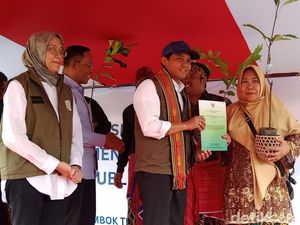 Menhut Serahkan SK 560,57 Hektare Perhutanan Sosial di NTB