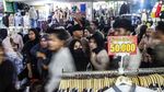 Momen Belanja Lebaran Lebih Awal, Pasar Tanah Abang Dipadati Warga