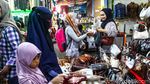 Momen Belanja Lebaran Lebih Awal, Pasar Tanah Abang Dipadati Warga