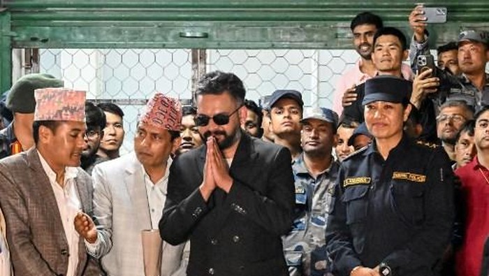 Rastriya Swatantra Party (RSP) election candidate Balendra Shah (C) greets supporters after collecting a certificate for his victory in parliamentary elections at the counting centre in Damak in Nepals Jhapa district on March 7, 2026. Nepals rapper