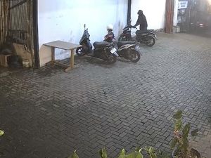 Aksi Sat-set Maling di Sukabumi, Cukup 5 Detik Bisa Gondol Motor