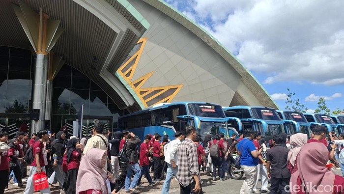 Pelepasan mahasiswa mudik bareng UMY di Sportorium UMY, Kasihan, Bantul, Sabtu (7/3/2026).