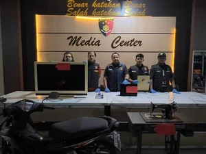 2 Pria Pontianak Bobol Rumah-Curi Mesin Jahit Antik demi Beli Sabu