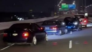 Video: Pemobil yang Konvoi Zig-zag di Tol Becakayu Minta Maaf