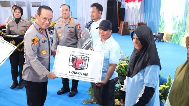 Polda Metro Jaya menggelar penanaman jagung pada lahan 50 hektare di Bekasi, Sabtu (7/3/2026).