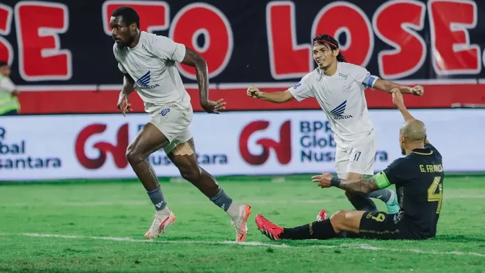 PSM Makassar berhasil menahan imbang tuan rumah Malut United di Stadion Gelora Kie Raha.