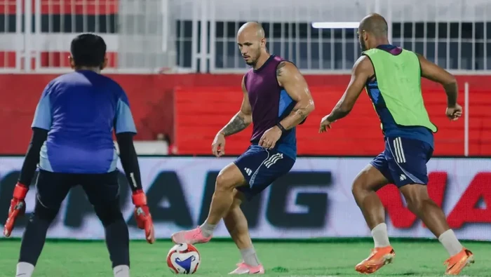 PSM Makassar menggelar ofisial training di Stadion Gelora Kie Raha jelang melawan Malut United.