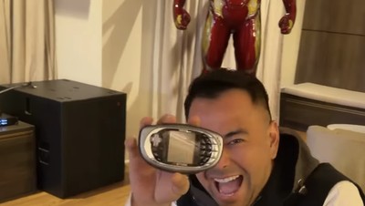 Kejutan! Raffi Ahmad Dapat Kado Nokia N-Gage dari Desta