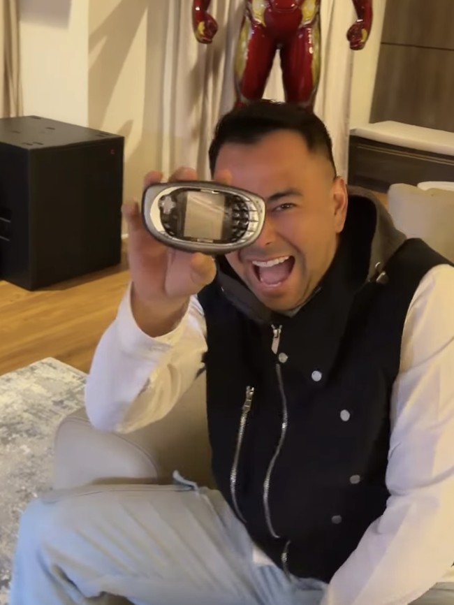 Kejutan! Raffi Ahmad Dapat Kado Nokia N-Gage dari Desta