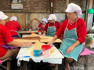 Rengginang Moro Seneng Legendaris di Mojokerto Tembus Pasar Mancanegara