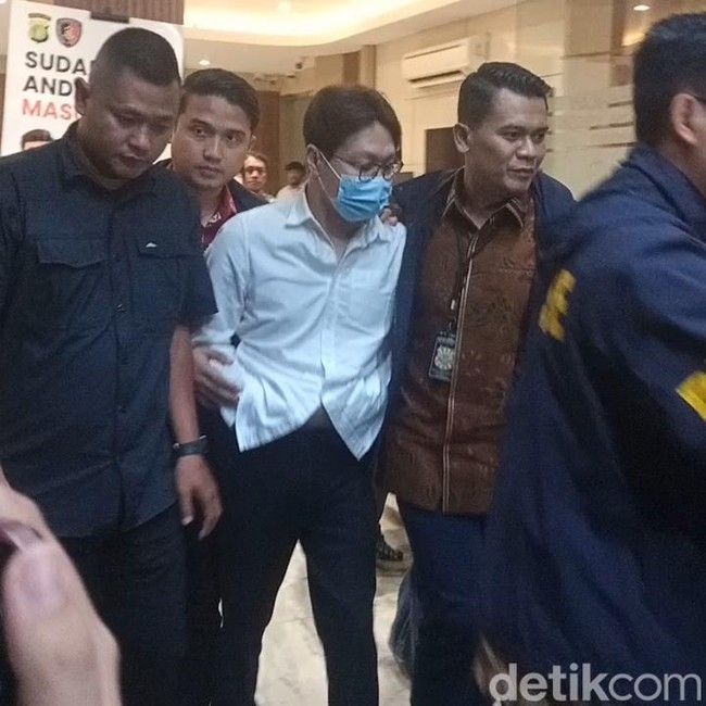 Potret Richard Lee Ditahan, Bungkam Digiring ke Rumah Tahanan Polda Metro Jaya