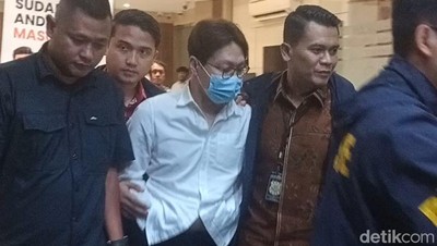 Potret Richard Lee Ditahan, Bungkam Digiring ke Rumah Tahanan Polda Metro Jaya