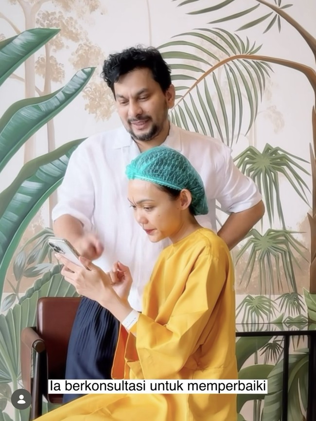 Bukan Korea, Rina memilih menjalani oplas di Indonesia dengan dokter Tompi. Selain rhinoplasty, Rina juga mengaku melakukan tindakan pengencangan untuk bagian bawah matanya. Foto: Instagram/@rinanose16