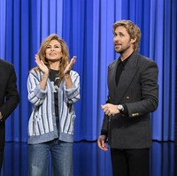 Momen Langka Eva Mendes dan Ryan Gosling Muncul Bersama, Berujung Ciuman Manis