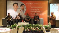 Seminar ini menghadirkan tiga narasumber dari kalangan akademisi dan klinisi yang memaparkan berbagai perspektif mengenai propolis. Mereka adalah akademisi dan peneliti Universitas Indonesia Dr. Muhamad Sahlan, anggota HIDUP Expert Panel dr. Ivan Hoesada, serta Ketua Clinical Research Unit (CRU) RS Soerojo Magelang dr. H. Harli Amir Mahmudji.