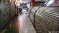 Pusat elektronik legendaris di kawasan Jakarta Barat itu kini terlihat lengang, dengan jumlah pengunjung yang jauh berkurang dibandingkan sebelumnya.