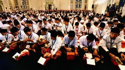 Seribu Anak Yatim Ikuti Buka Puasa Bersama di Masjid At-Thohir