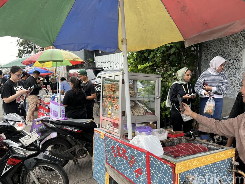 Seru Banget! Berburu Takjil di Kawasan Andara yang Lagi Viral