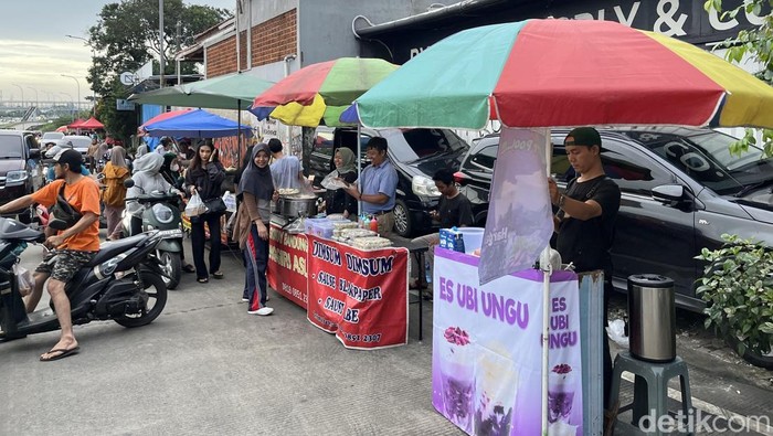 Seru Banget! Berburu Takjil di Kawasan Andara yang Lagi Viral