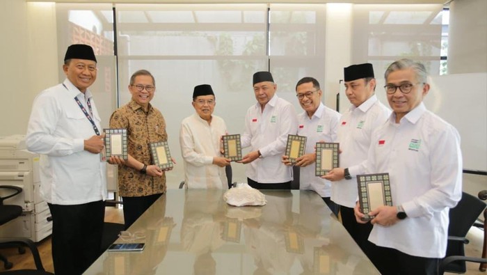 Sinar Mas melalui Yayasan Muslim Sinar Mas mewakafkan 2.000 mushaf Al-Quran. Hal sebagai upaya memperkuat solidaritas serta kepedulian terhadap sesama umat muslim.