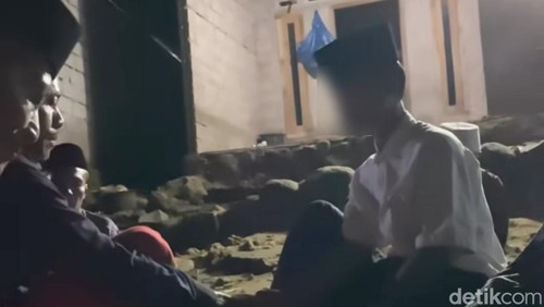 Tangkapan layar video viral pengantin anak SMP ijab kabul di Lombok Tengah, NTB.