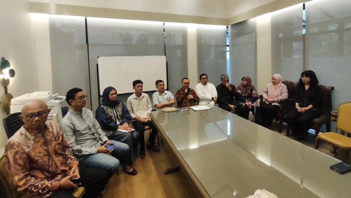 **Sejumlah Tokoh Lintas Generasi Sambangi Kediaman JK, Diskusi Masa Depan Indonesia**