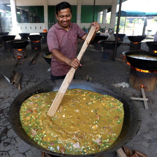 Tradisi Kenduri Nuzulul Quran di Aceh, Warga Gotong Royong Masak Kuah Beulangong