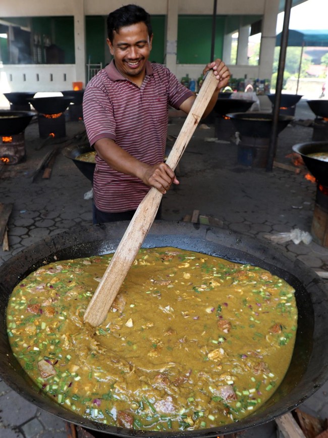 Tradisi Kenduri Nuzulul Quran di Aceh, Warga Gotong Royong Masak Kuah Beulangong