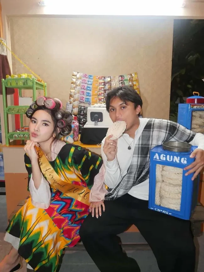 Mahalini baru saja merayakan ulang tahunnya yang ke-26 pada 4 Maret. Merayakan hari spesialnya, sang suami, Rizky Febian, menggelar kejutan acara ultah unik bertema warung. Foto: Instagram