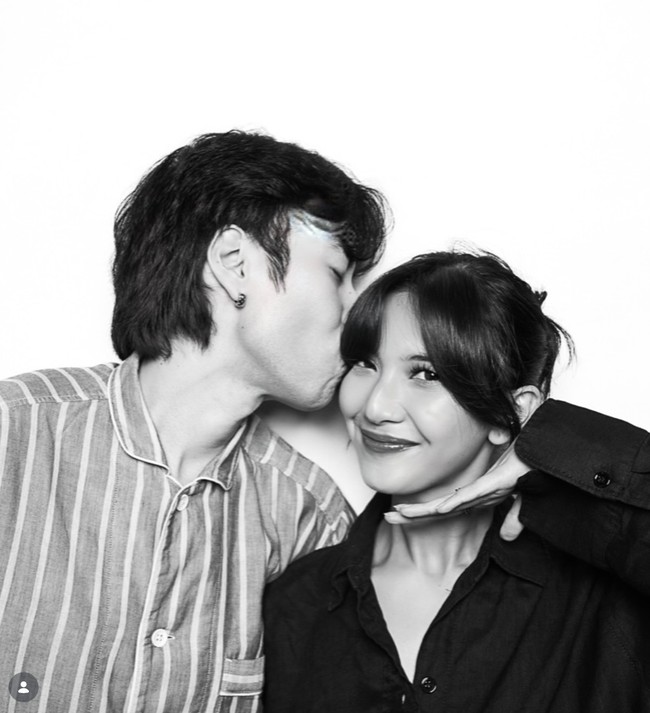 Di ulang tahun Sheila tahun lalu, Vidi juga tampak mengunggah foto mesranya saat mencium Sheila. Di keterangan, Vidi menullis, Happy birthday, Ai. Foto: Instagram/@vidialdiano