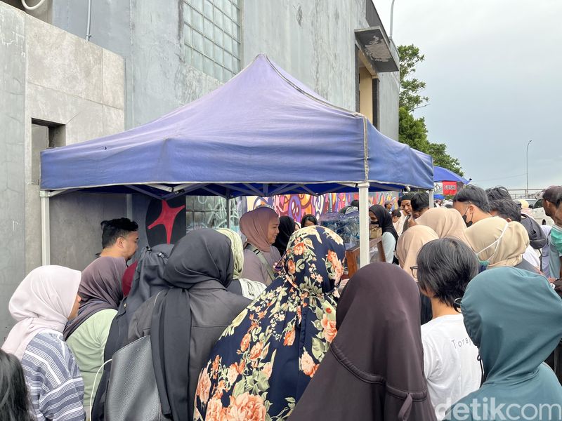 Viral di Andara! Lapak Mille Crepes Rp15 Ribu Diantre Sebelum Buka