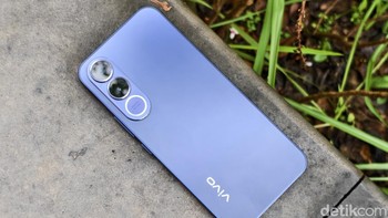HP ini punya durabilitas yang kokoh. Ini dibuktikan dengan swrtifikat IP68 dan IP69.  Selain itu mendapat SGS 5 Star karena ketahanan jatuh dari ketinggian 1,5 meter. Foto: Adi FR/detikINET