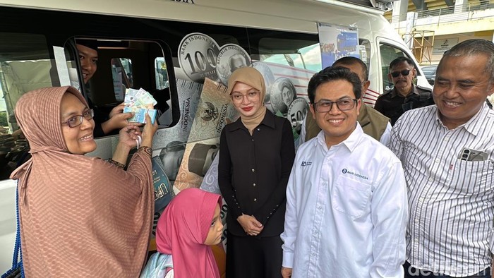 Wali Kota Kediri Vinanda Prameswati saat di bazar Ramadan