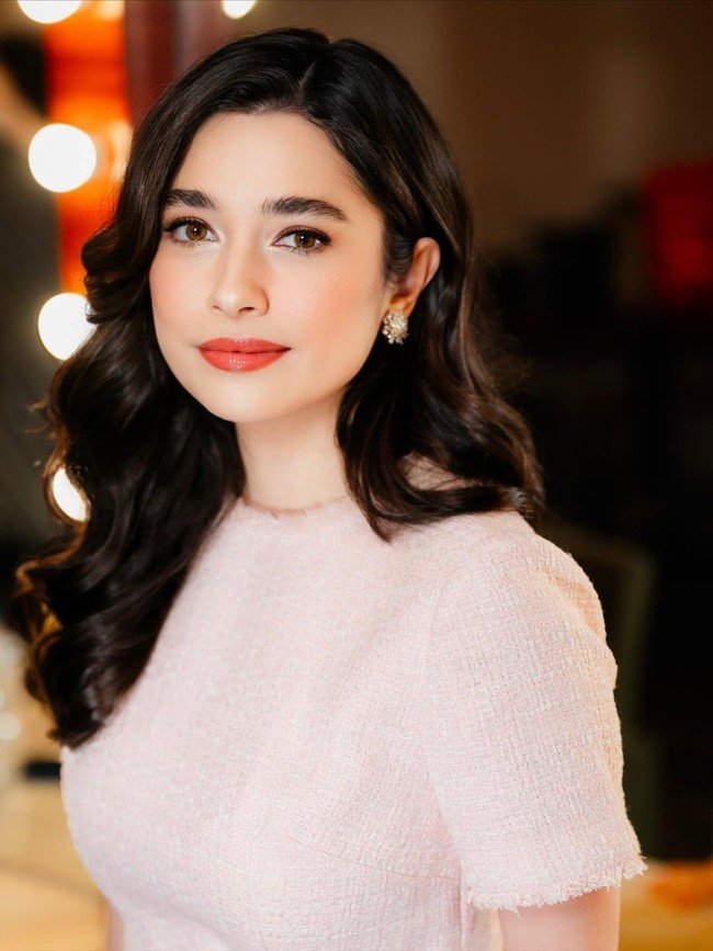 7 Potret Cantik Amanda Rigby, Aktris yang Ramai Dijodohkan dengan Andre Taulany