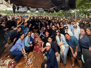 Makna Pakaian Biru Para Pelayat Vidi Aldiano