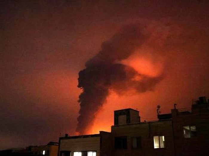 Api Melahap Teheran, Israel Diduga Serang Depot Minyak Iran