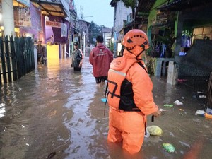 Diguyur Hujan Semalaman, 48 RT-16 Jalan di Jakarta Terendam Banjir Pagi Ini