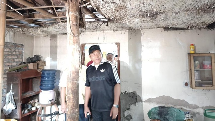 Bupati Sidoarjo, Subandi saat melakukan sidak di Balongbendo