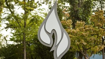 Hanya dalam 100 hari pada tahun 1994, sekitar 800 ribu orang Tutsi dan Hutu moderat dibunuh di Rwanda. Hal ini terjadi dipicu oleh propaganda dan manipulasi politik, sehingga tetangga saling berbalik melawan satu sama lain. Orang-orang Tutsi yang dianiaya terpaksa bersembunyi di gereja, rawa-rawa, atau ladang, meskipun banyak yang dikhianati oleh orang-orang yang seharusnya paling mereka percayai. Orang-orang dibantai di jalanan, dan tingkat kekerasan seksual meroket. Foto: Bored Panda