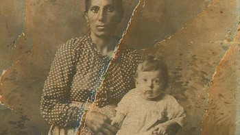 Genosida Armenia yang terjadi pada 1915 adalah salah satu pembunuhan sistematis paling kelam dalam sejarah. Kekaisaran Ottoman melakukan deportasi sistematis dan pembunuhan massal terhadap sekitar 1,2 juta orang Armenia. Menurut Ensiklopedia Holocaust, kekejaman tersebut dilakukan karena kekhawatiran bahwa orang Armenia akan melawan Ottoman dalam Perang Dunia Pertama. Foto: Bored Panda