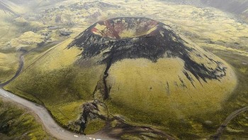 Pada 1783, Gunung Berapi Laki yang terletak di Islandia, meletus selama delapan bulan berturut-turut. Gunung ini menyemburkan gas beracun yang meracuni tanah di seluruh Eropa. Di Islandia, abu dan fluorin membunuh ternak dan memicu kelaparan yang memusnahkan seperempat populasi. Menurut Perlan, dampaknya juga melanda Afrika Utara dan Amerika yang menyebabkan kekurangan pangan dan kematian. Foto: Bored Panda