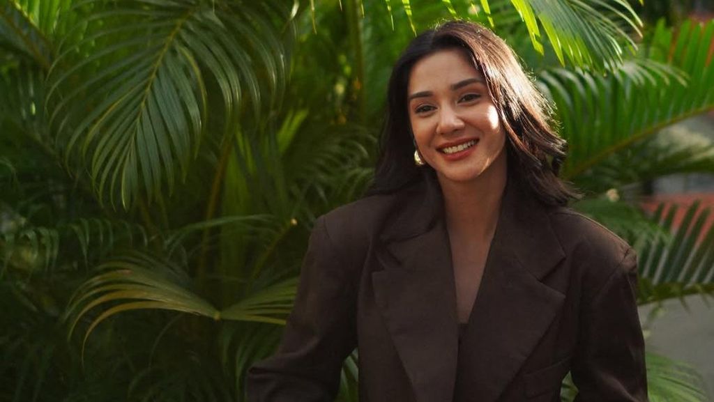 Ramadan Cheating Day, Fanny Ghassani Santai Nikmati Takjil hingga Gorengan